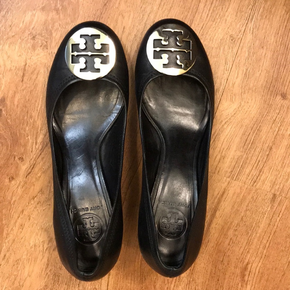 Tory Burch "Amy" pump with silver heeled accent